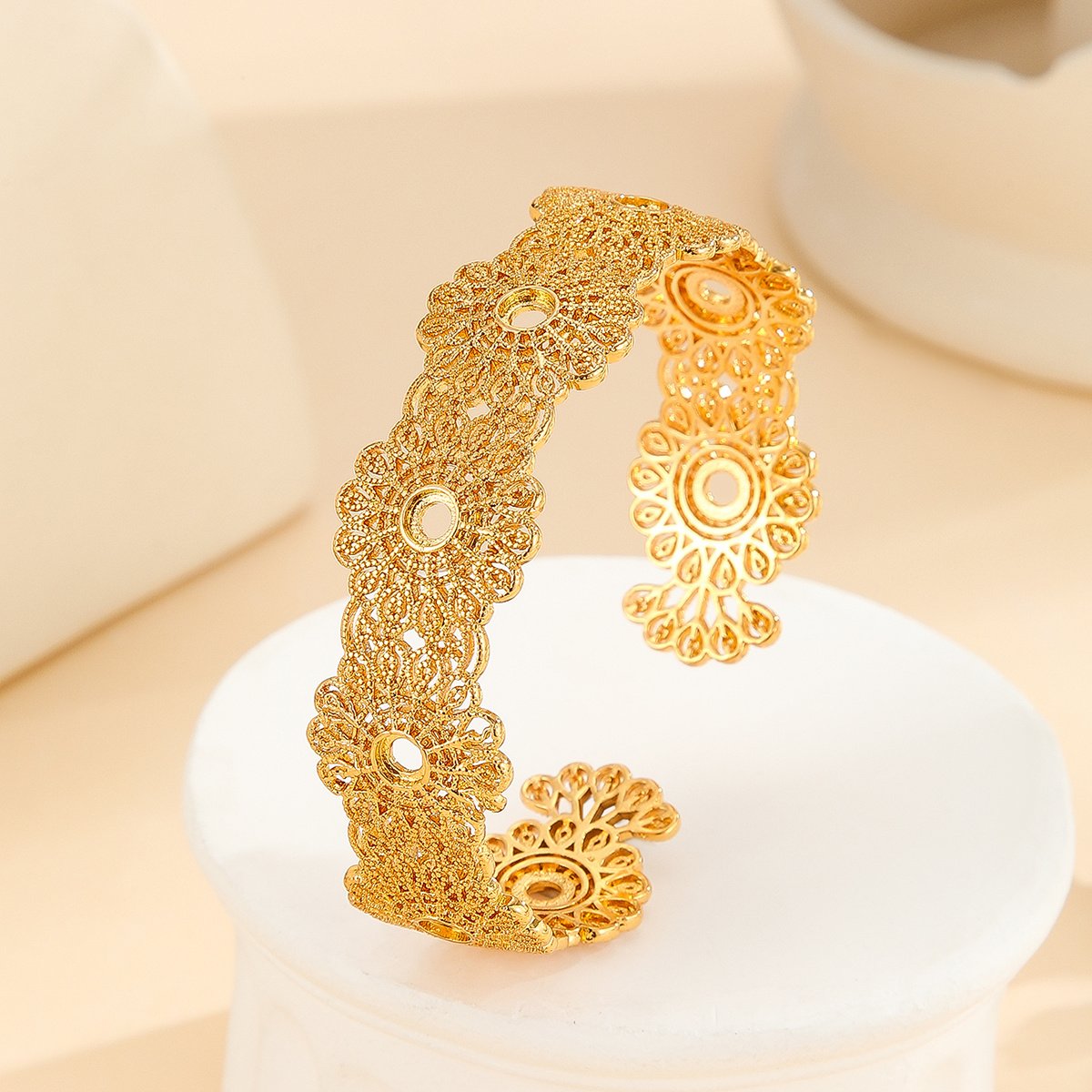 1pcs Luxury Style Gold Bracelet Hollowed Out Lace Flower Design Wedding Gold Jewelry - Image 4